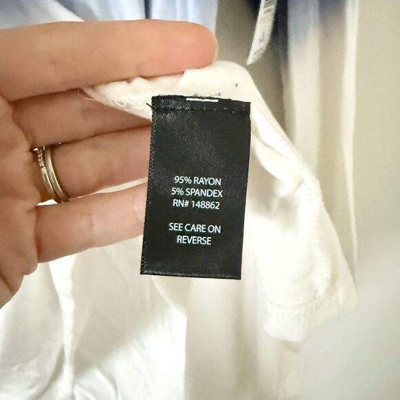 NWT Torrid Blue and White Ombre Hoodie with Lip Print on Back Size 2 (18-20) - Picture 8 of 9